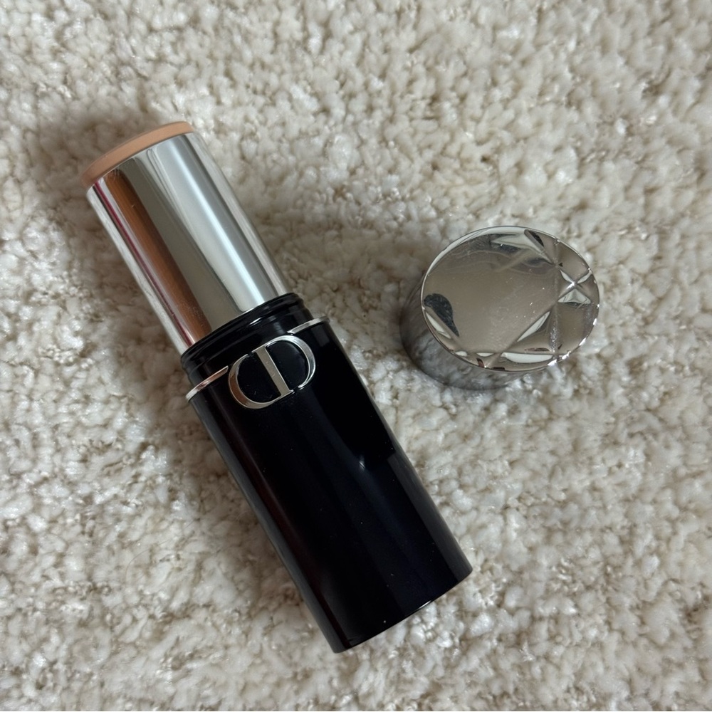 Dior Forever Skin Perfect
Multi-Use Foundation Stick - Blur Perfection - 1.5N